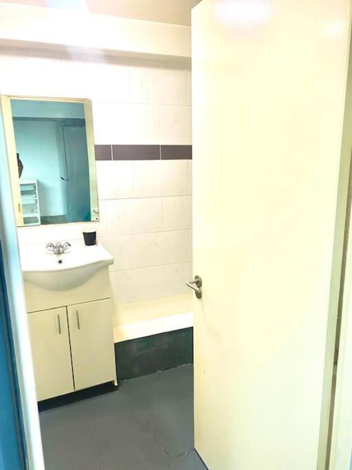 Cozy Studio Opposite Chelsea Stadium Лондон Екстериор снимка