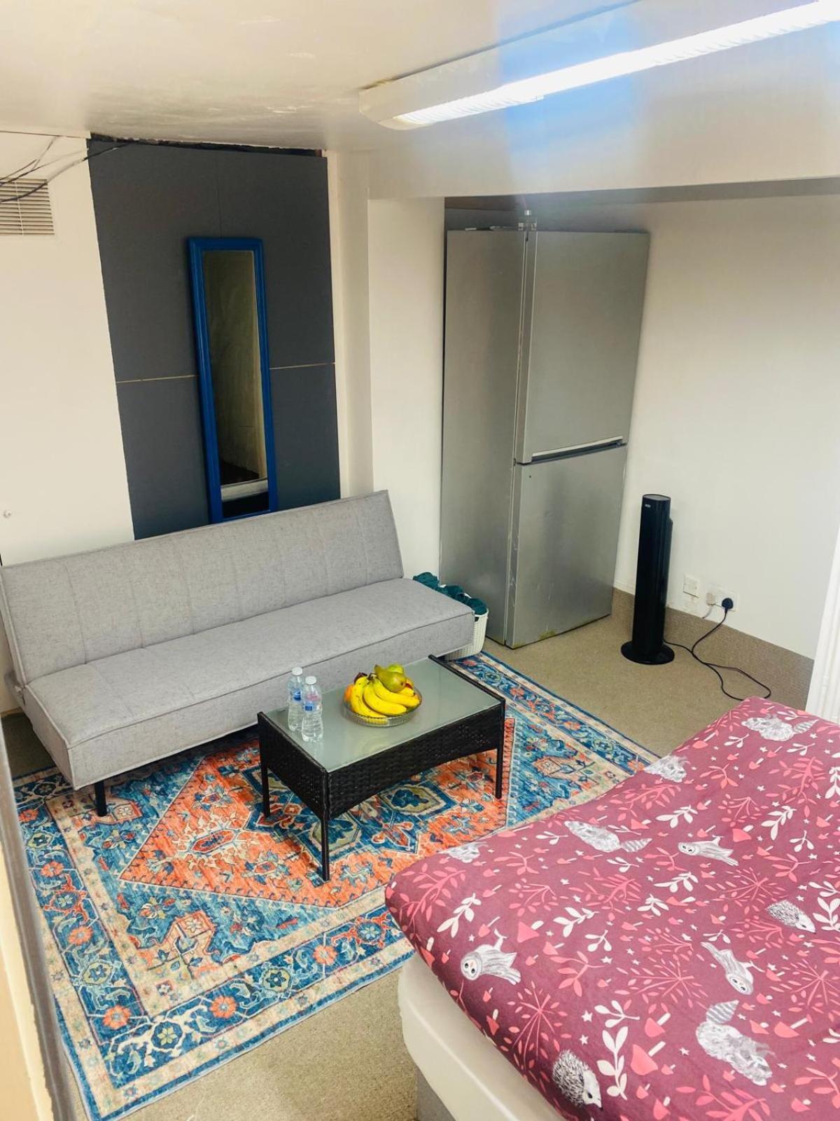 Cozy Studio Opposite Chelsea Stadium Лондон Екстериор снимка