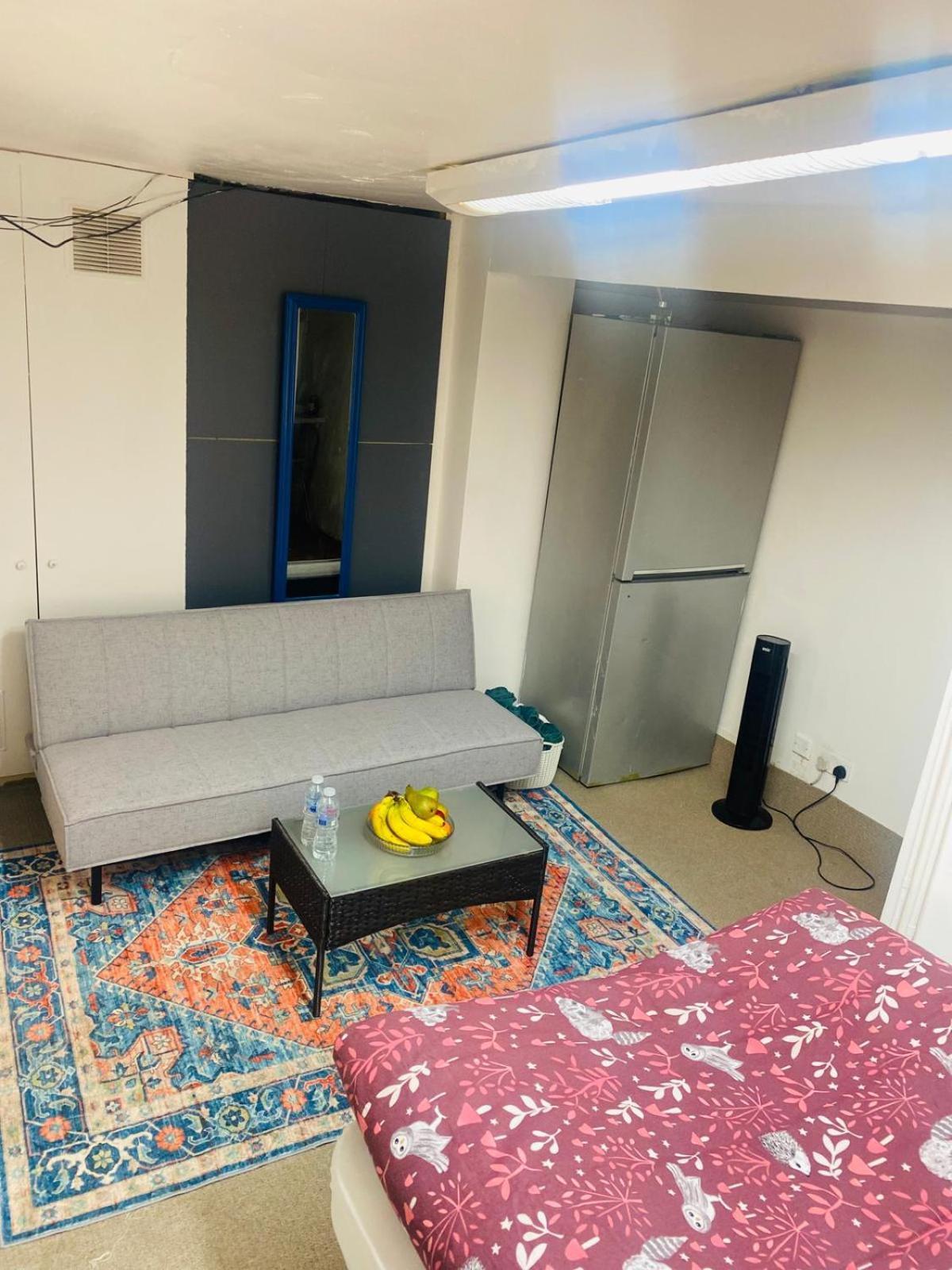 Cozy Studio Opposite Chelsea Stadium Лондон Екстериор снимка